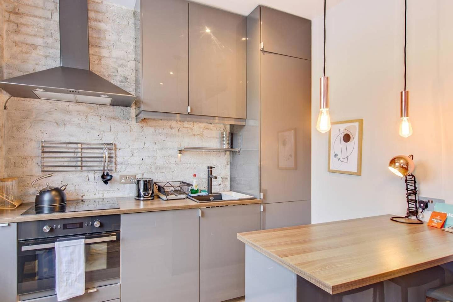 73 Oakley Square London