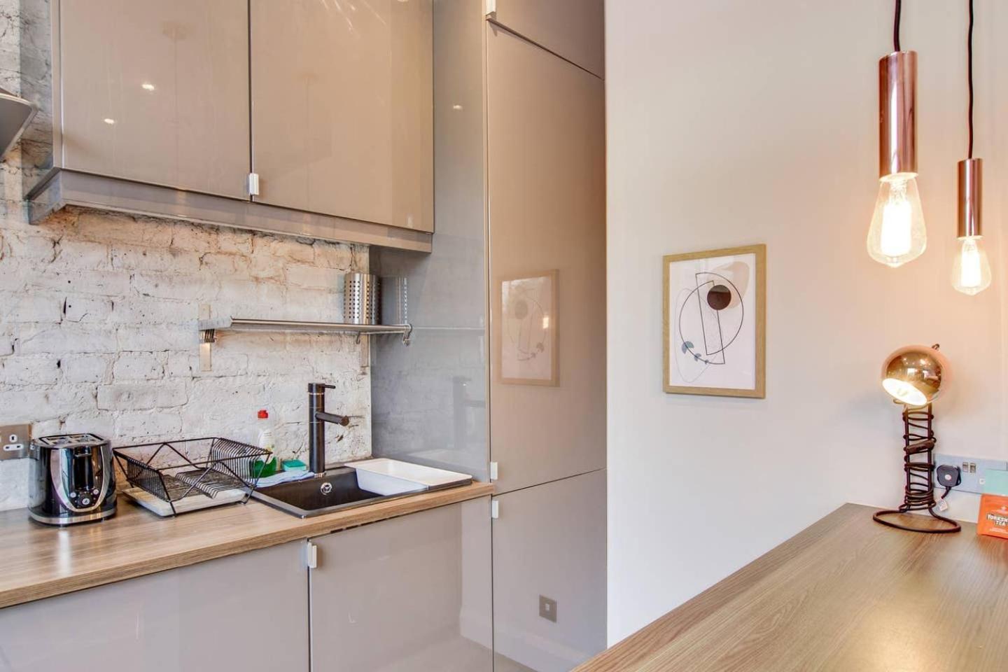 73 Oakley Square * London