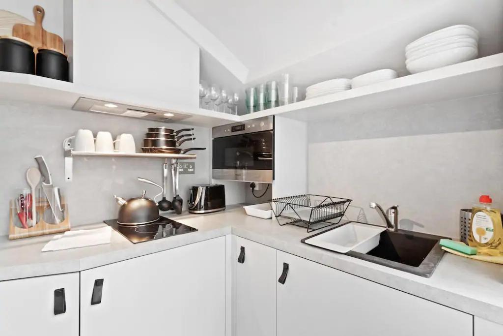73 Oakley Square * London