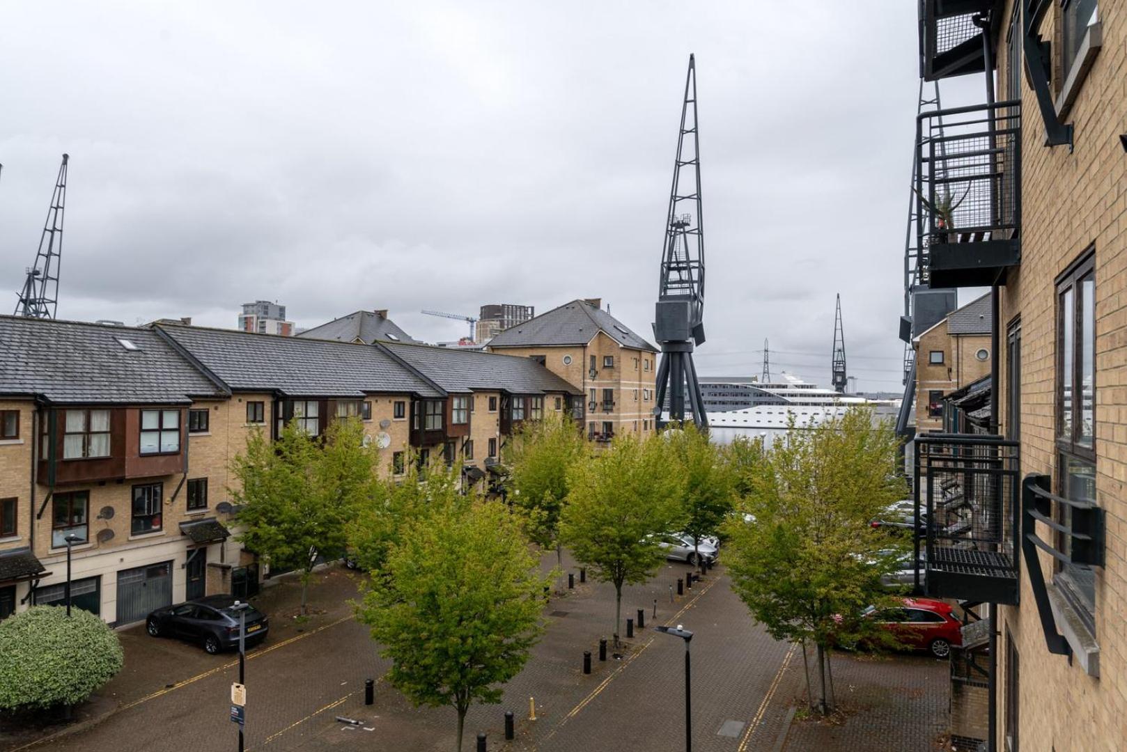 Appartement Guestready - Parkside Getaway In Britannia Village Londen