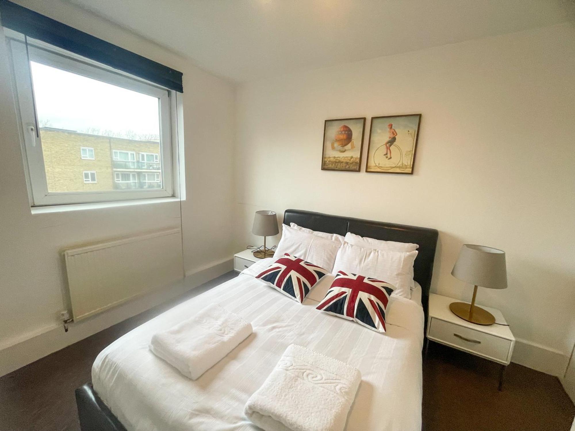 Flat F, 266 Bethnal Road Apartment