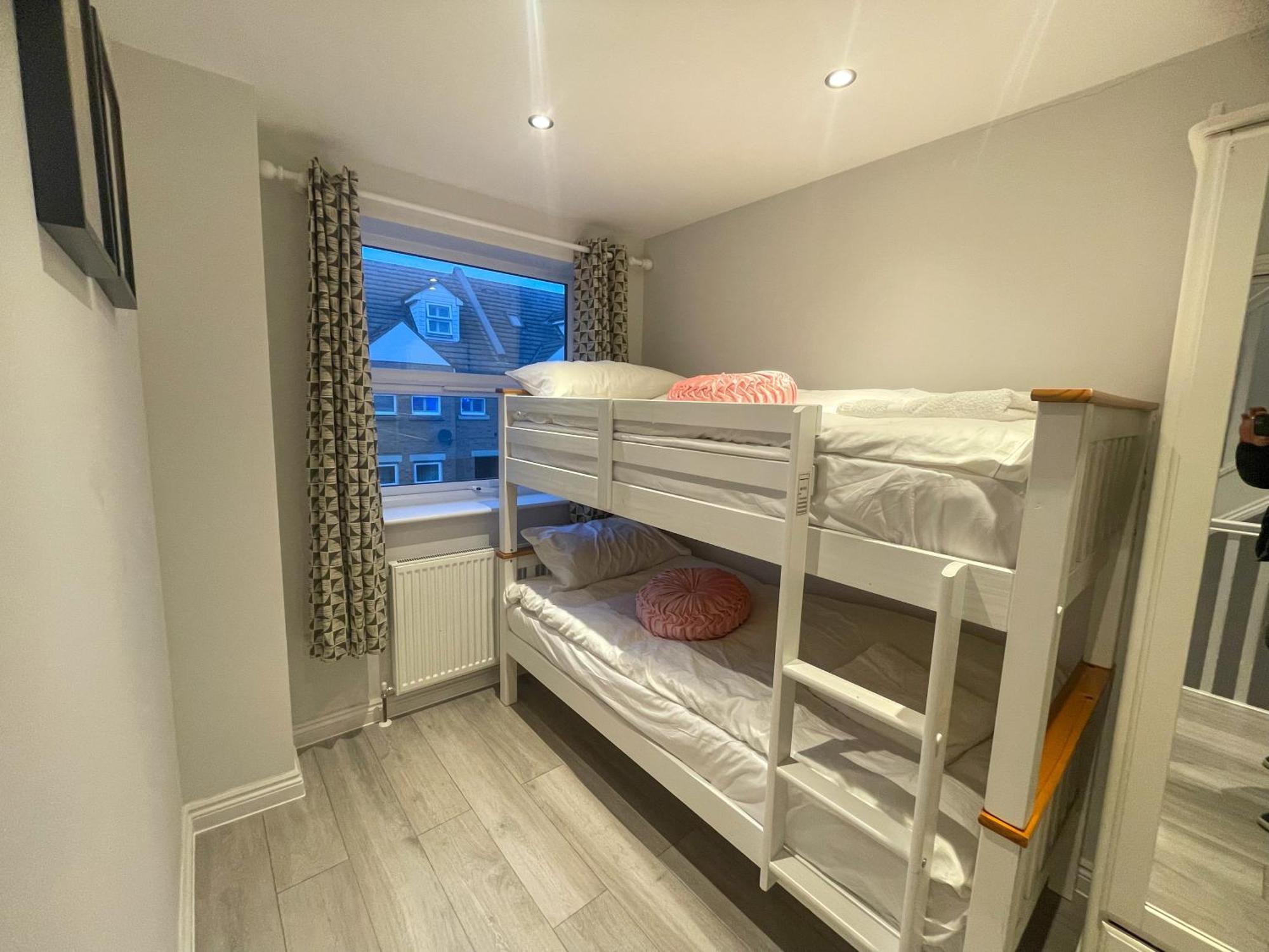 Apartment Flat F, 266 Bethnal Road