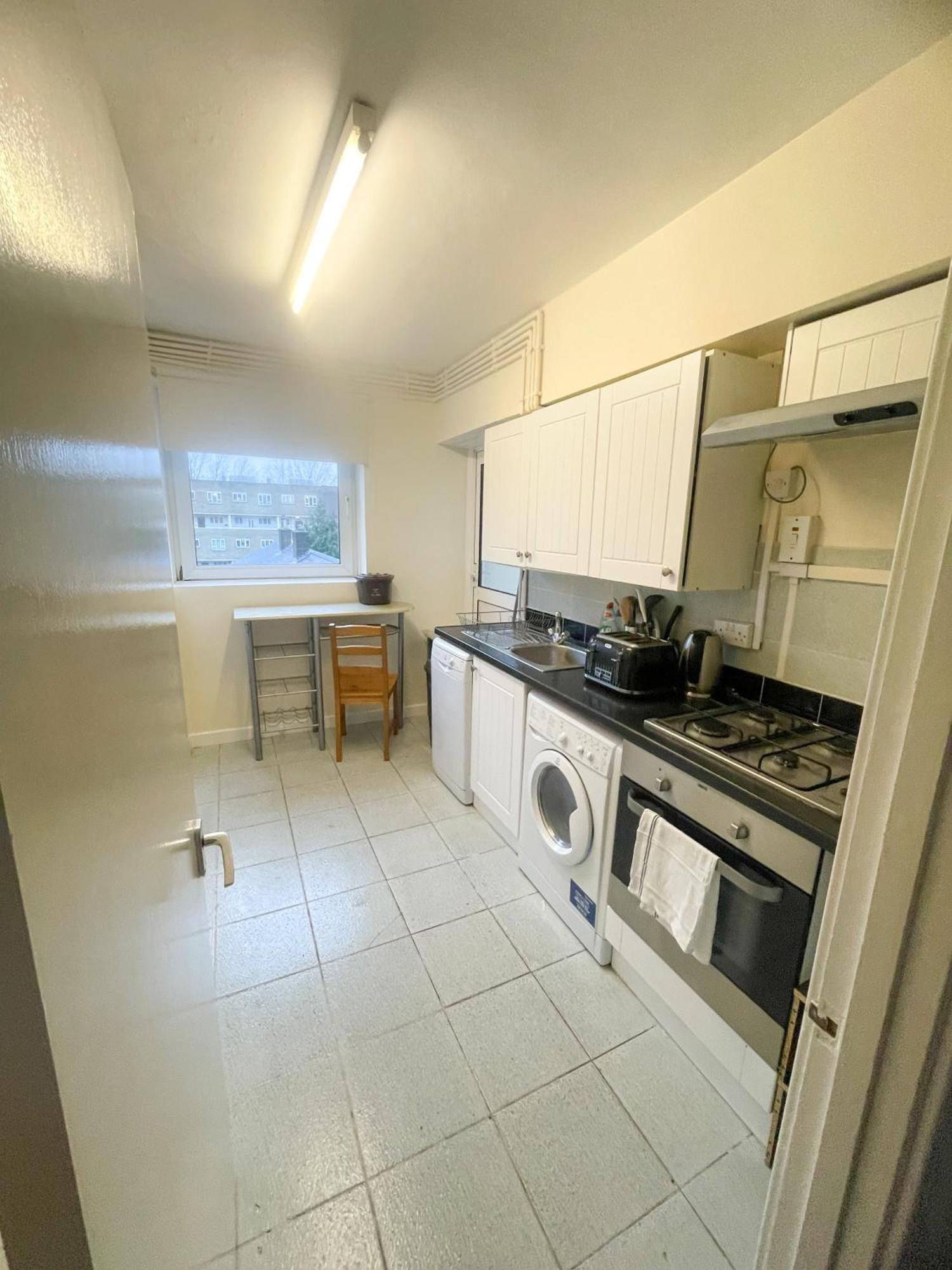Flat F, 266 Bethnal Road London