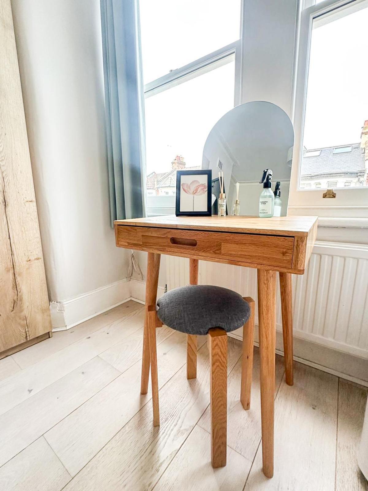 Stylish 1-bed Flat In Willesden With Private Patio Leilighet London