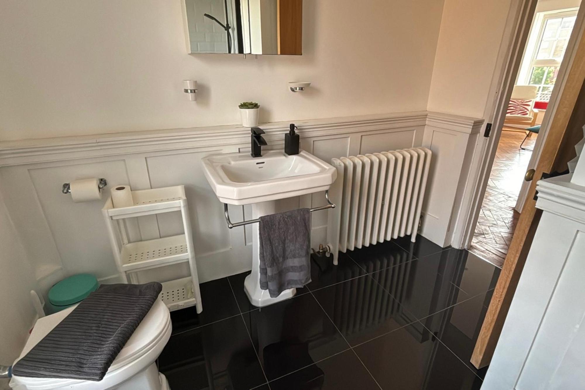 Tower Bridge Hideaway - Whitechapel Apartment London