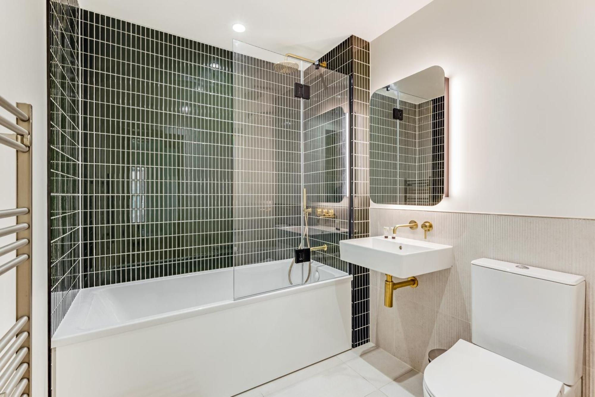 Khayat Homes - The Great Escape - 3 Bed Luxury Londen
