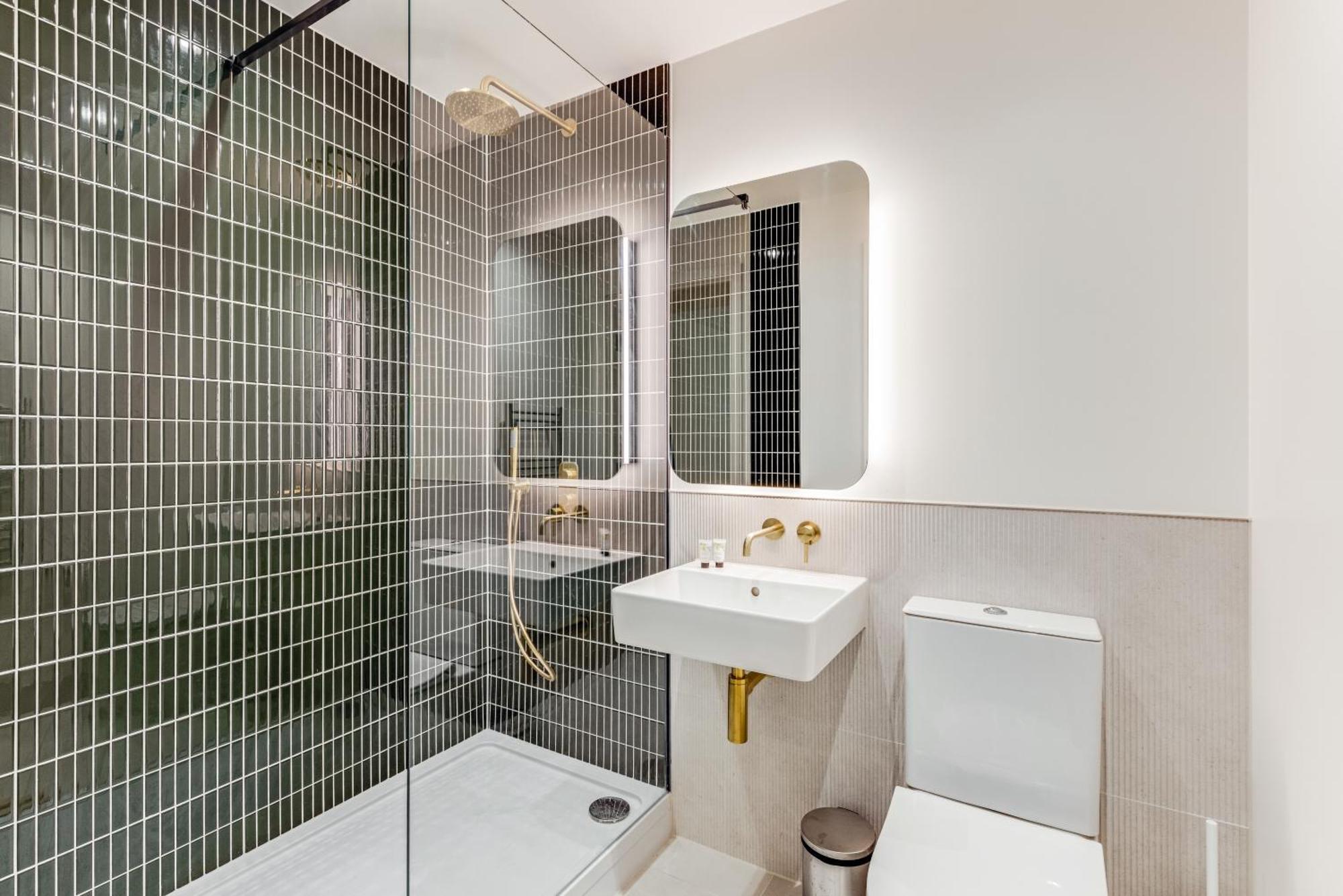 Khayat Homes - The Great Escape - 3 Bed Luxury Appartement Londen