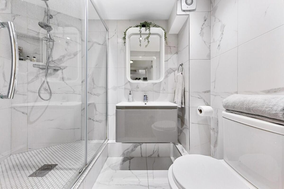 Luxury, Relaxing Apartment! 2 Mins From Paddington Station! Lägenhet London