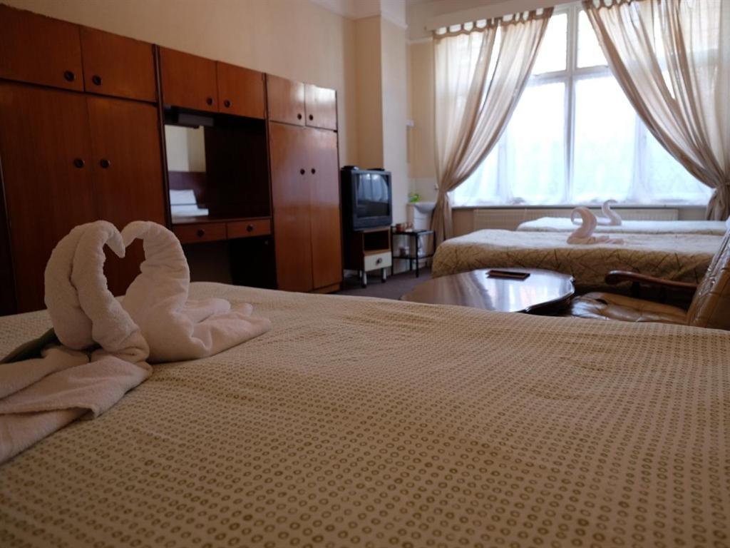Charlotte 2* Londra
