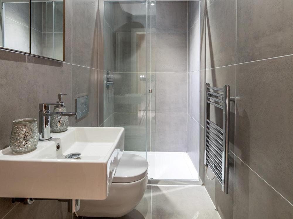 Tower Bridge Apartment