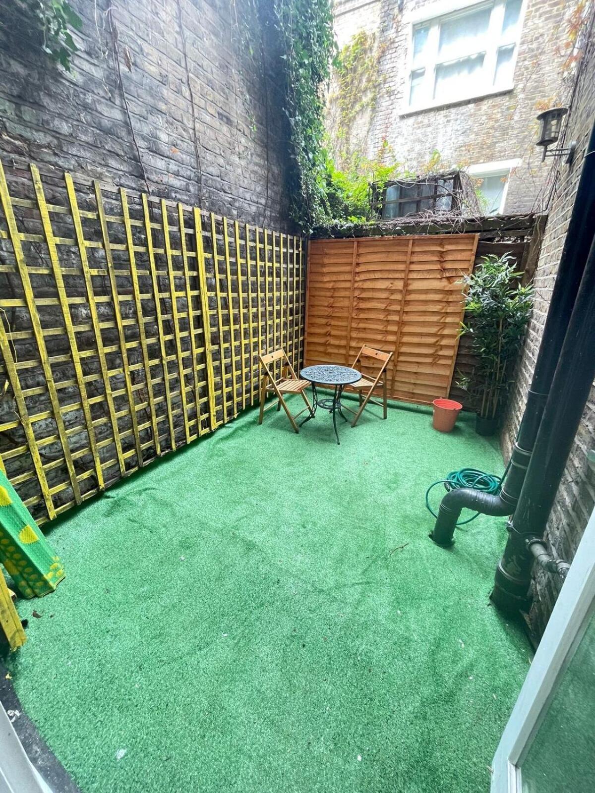 Portobello Road Artistic 'budget' Appartement Londen