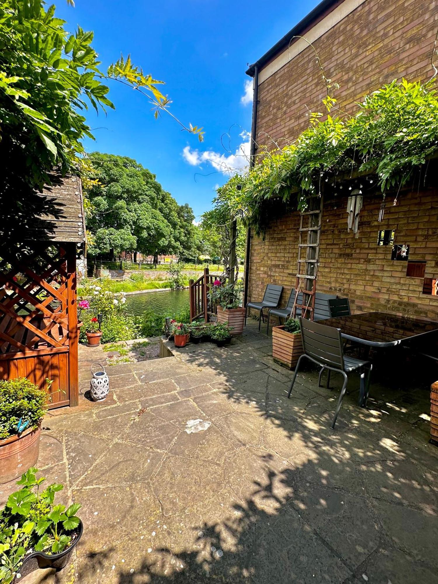 Appartamento Amazing Location - Of London- 2 Bedroom Stunning Canal View House With Private Garden,parking & Balcony Londra