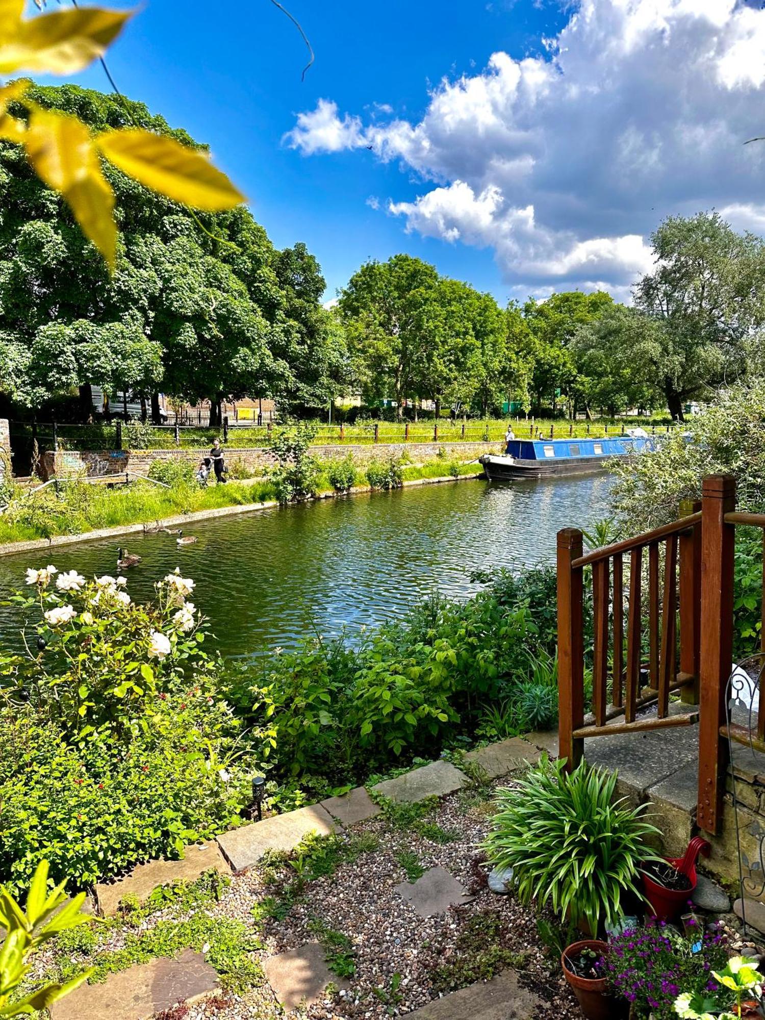 Amazing Location - Of London- 2 Bedroom Stunning Canal View House With Private Garden,parking & Balcony * Londra