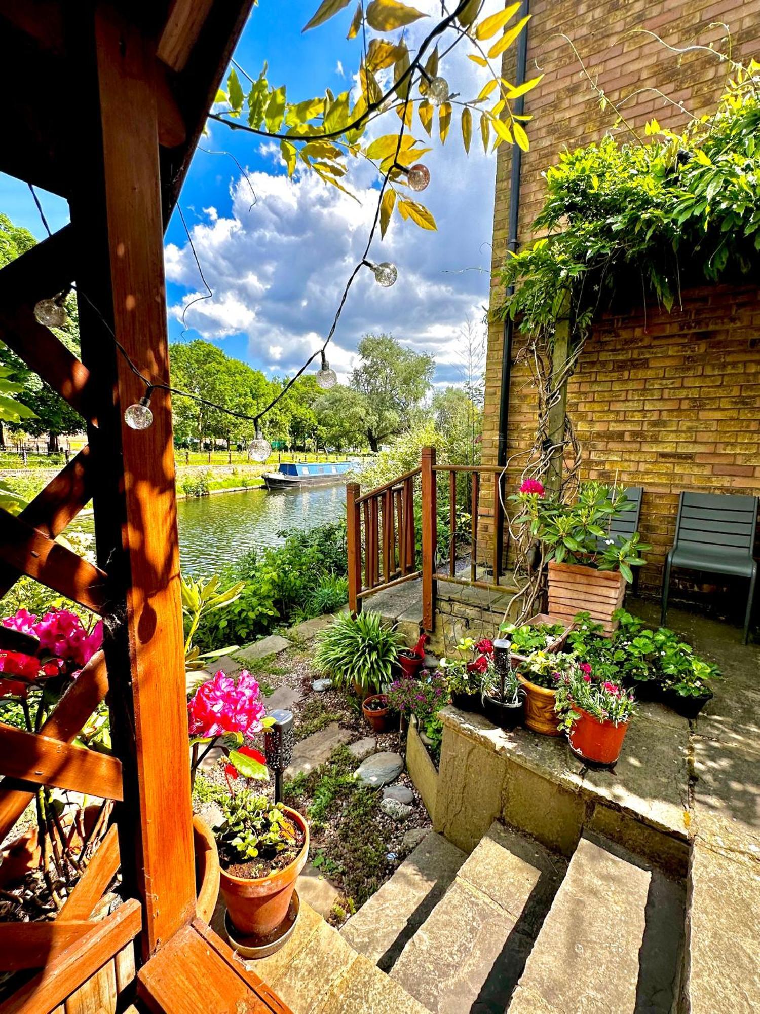 Amazing Location - Of London- 2 Bedroom Stunning Canal View House With Private Garden,parking & Balcony Appartamento