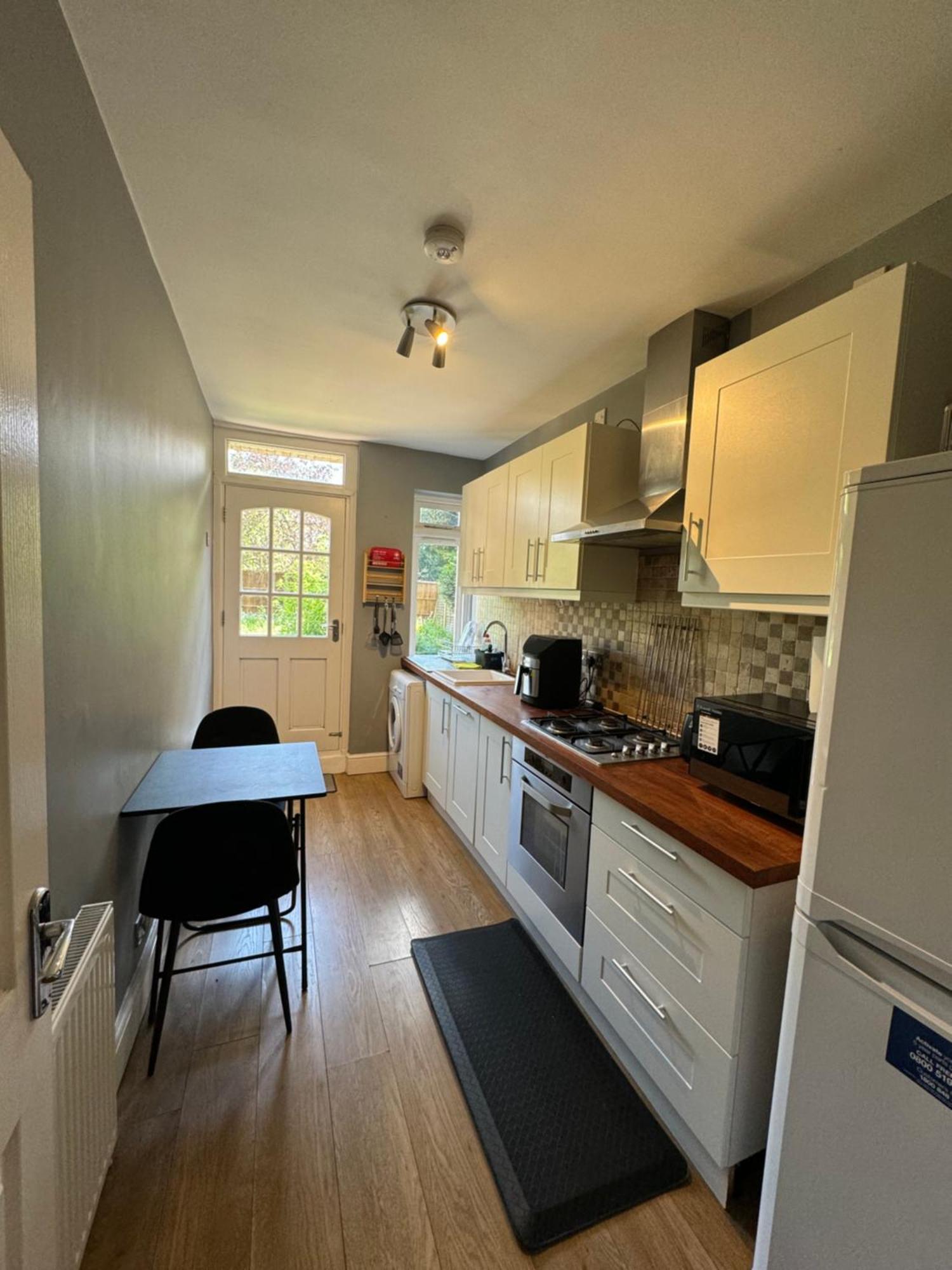 Apartment Manor Court *