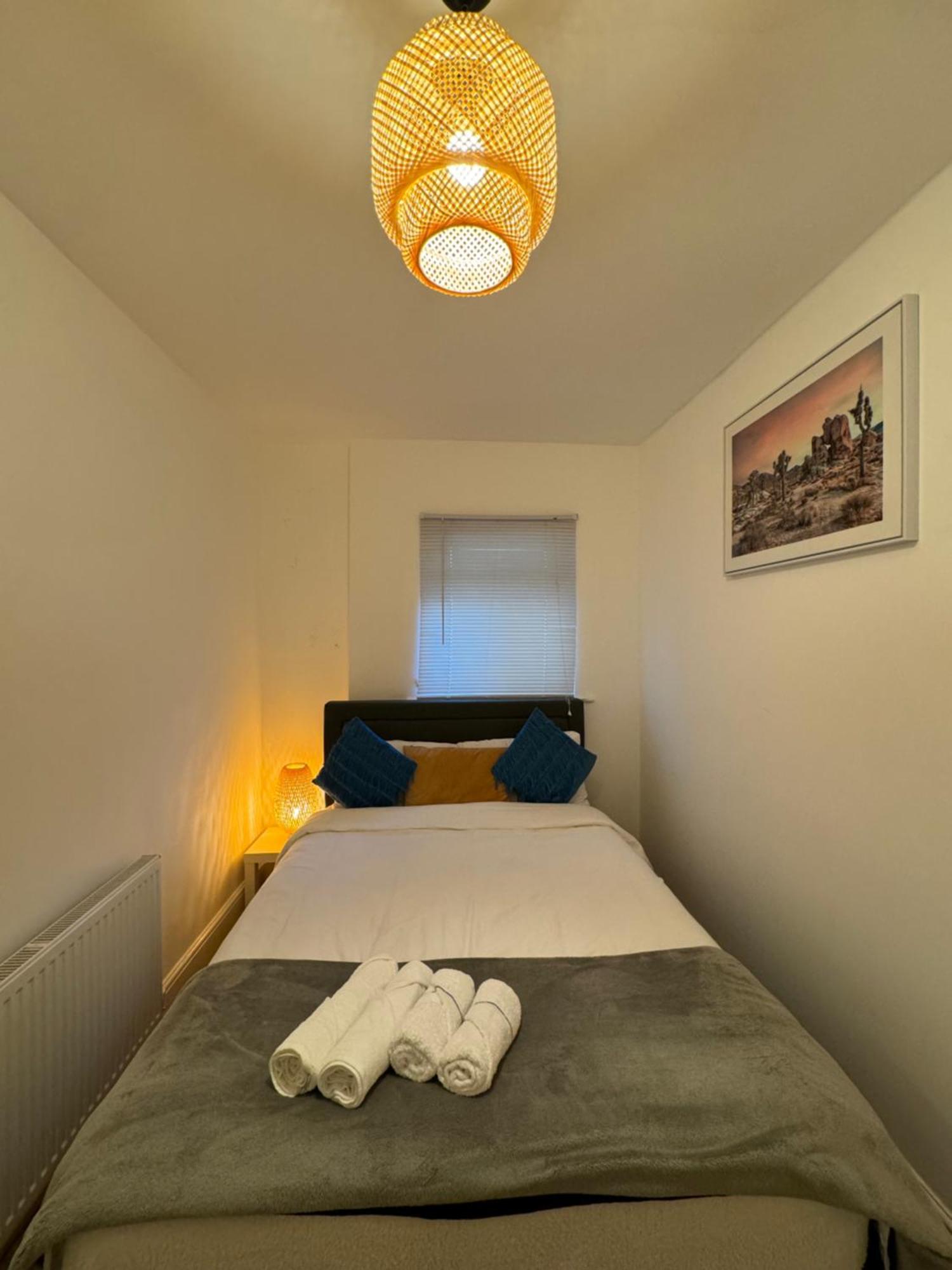 Manor Court Apartment *