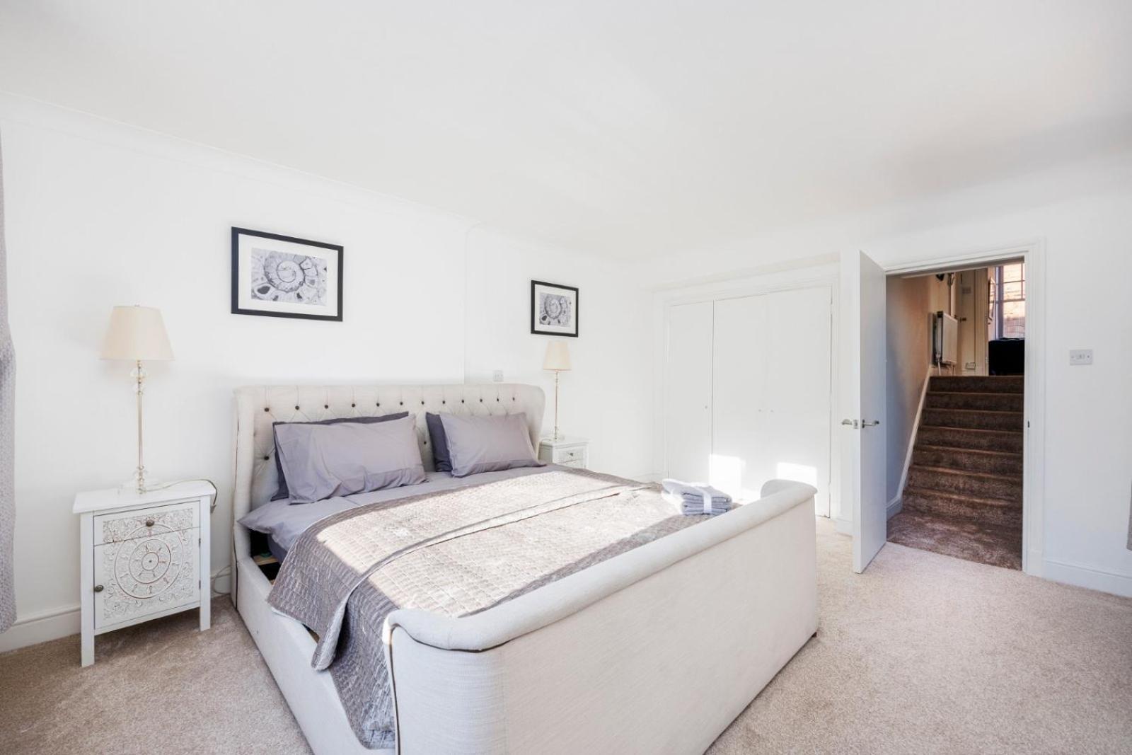 Hans Road Apartment
