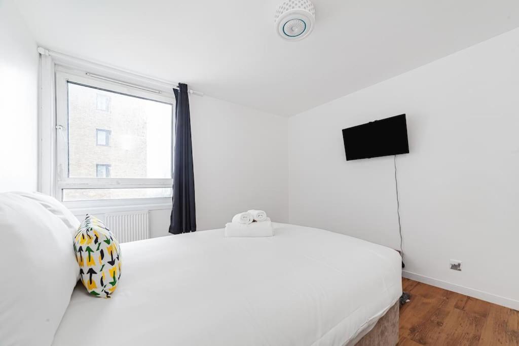 Modern Living In Stylish 3-bed Flat Leilighet London