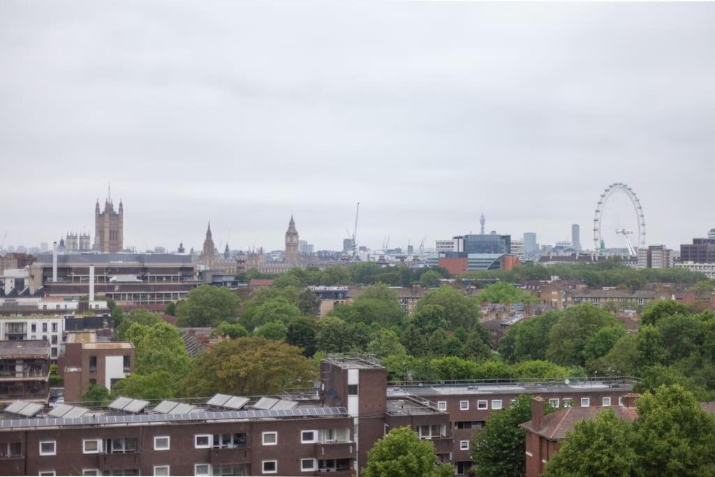 Modern Living In Stylish 3-bed Flat Leilighet London
