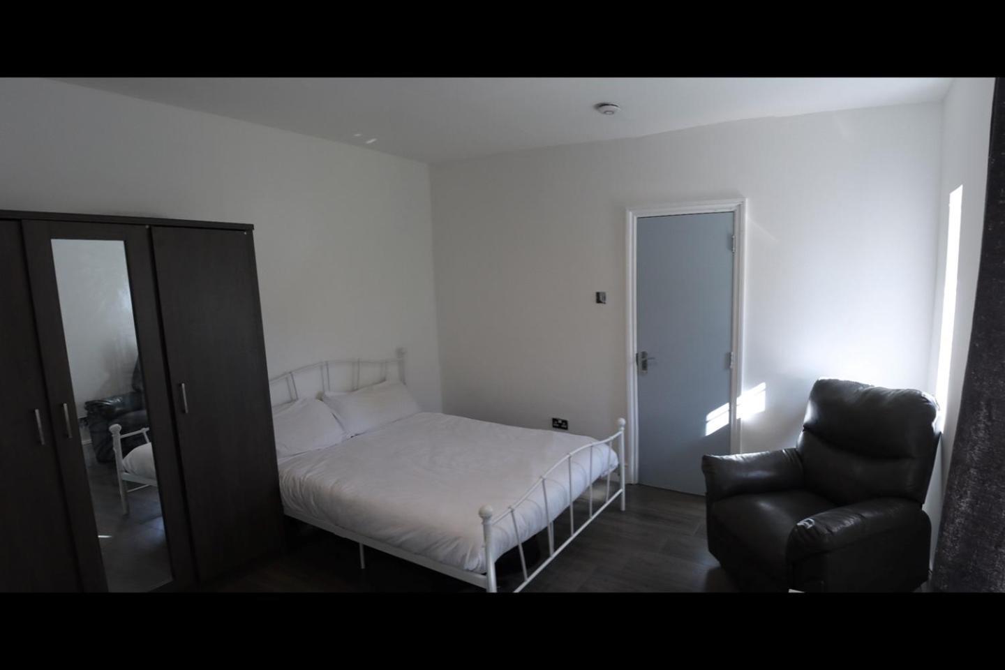 Limehouse Townhomes Modern 4-bedroom, 3-bathroom Townhome With A Private Garden London
