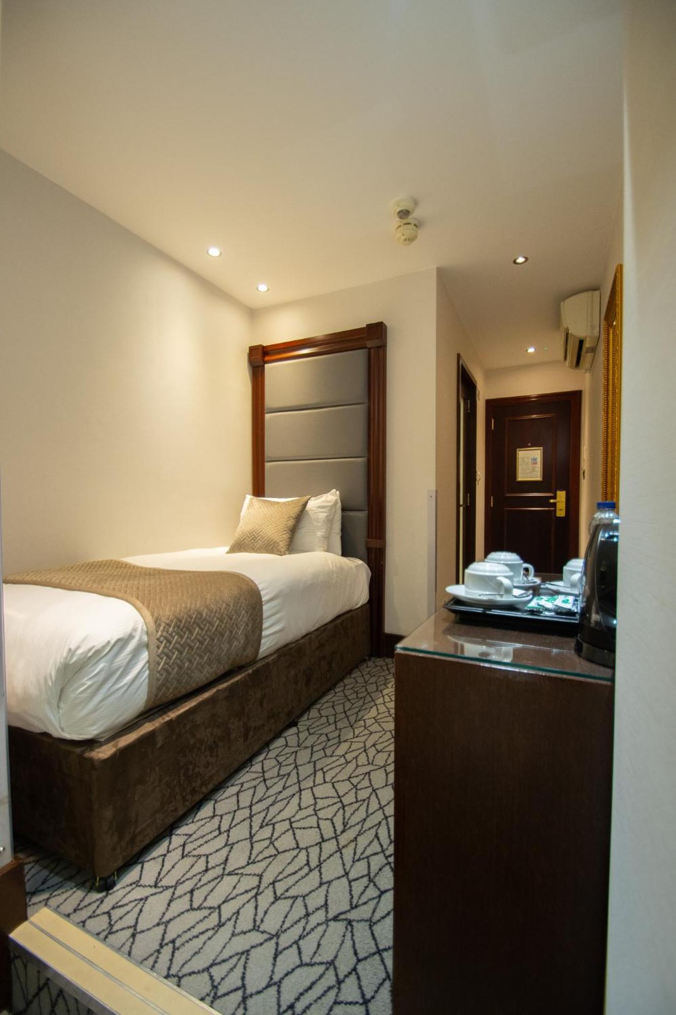 Hyde Park International Hotell 4*