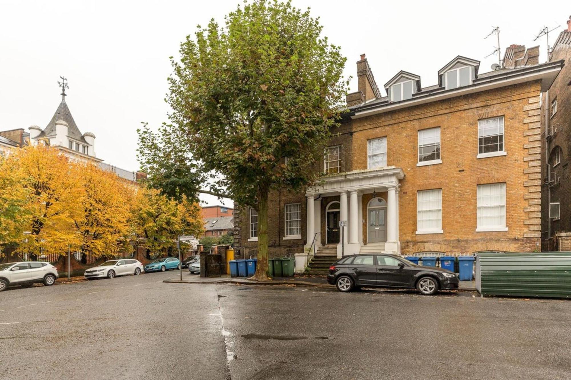 Bright Camberwell Georgian Apartment London