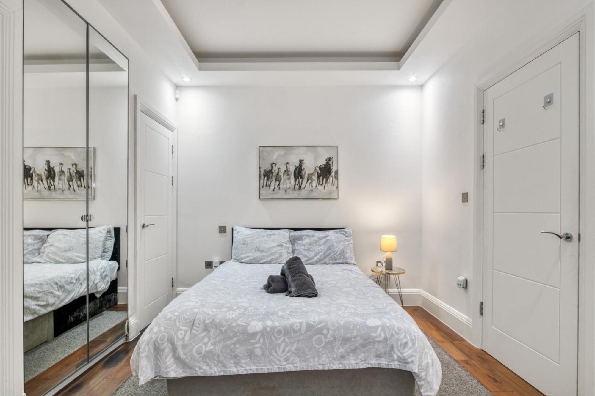 Sleek Modern Wimbledon Feriehus London