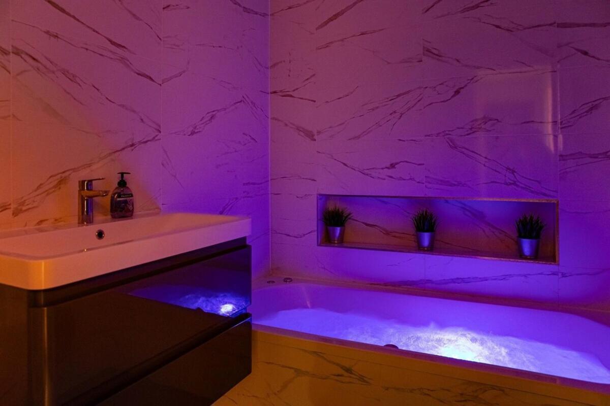Casa vacanze Bonneville House, Private Jacuzzi And Modern Interior Londra