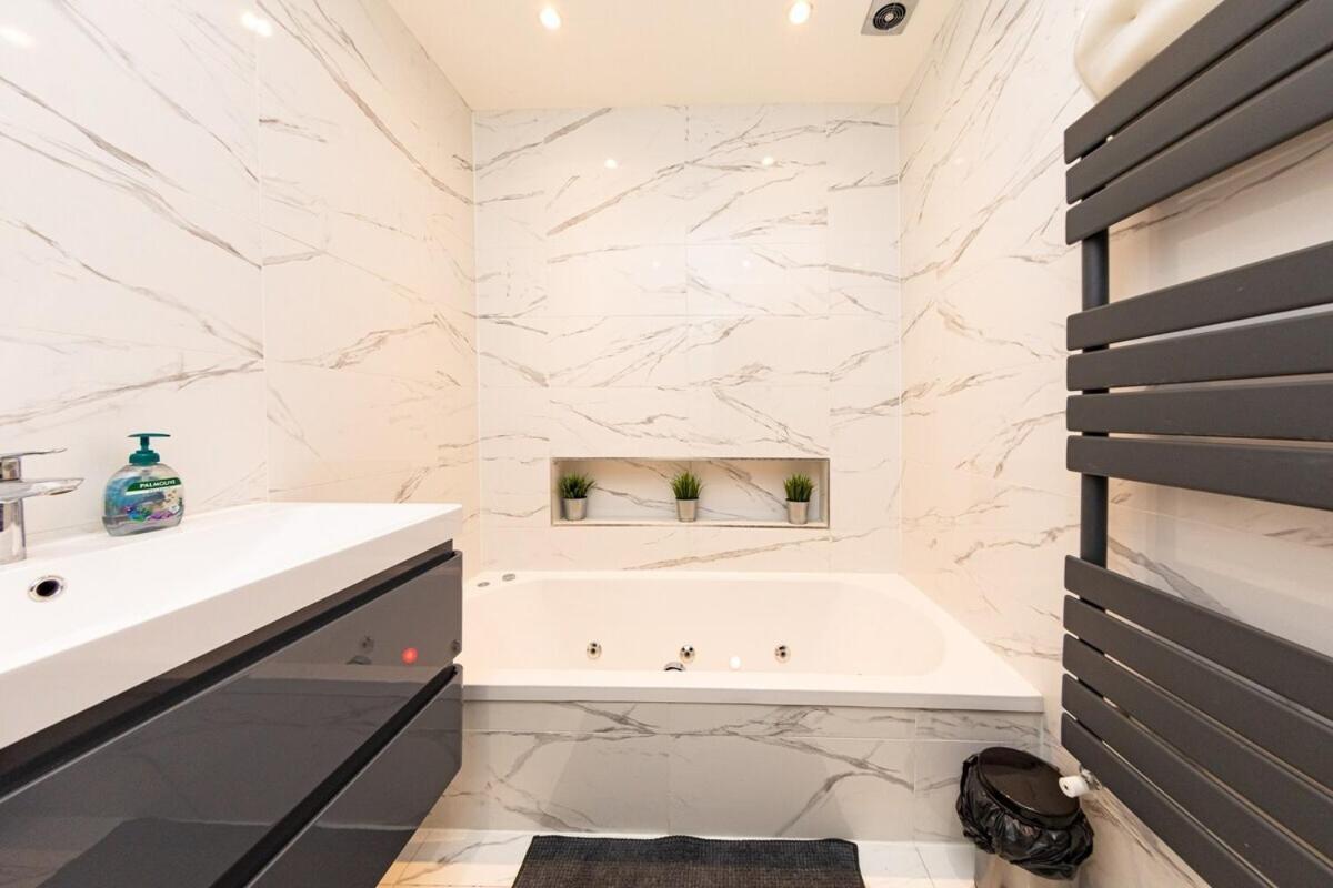 Casa vacanze Bonneville House, Private Jacuzzi And Modern Interior