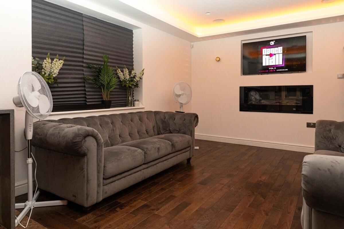 Casa vacanze Bonneville House, Private Jacuzzi And Modern Interior Londra