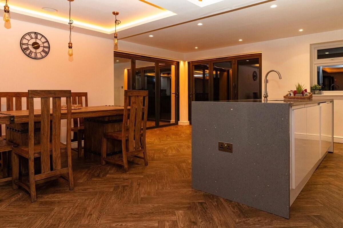 Bonneville House, Private Jacuzzi And Modern Interior * Londra