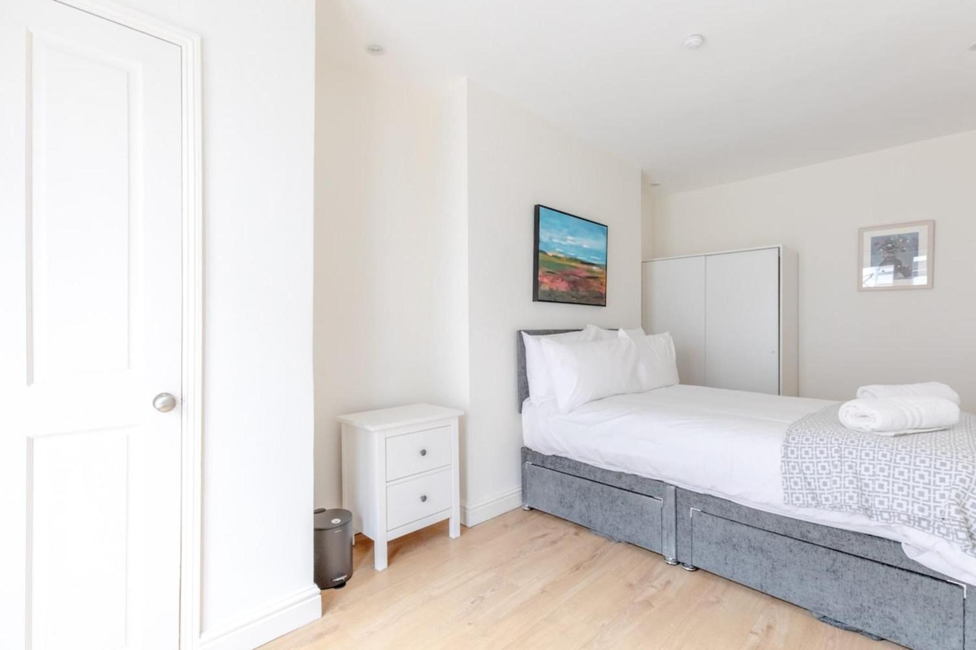 Lejlighed Beautifully Presented 2bd Flat Wpatio- Kensington London