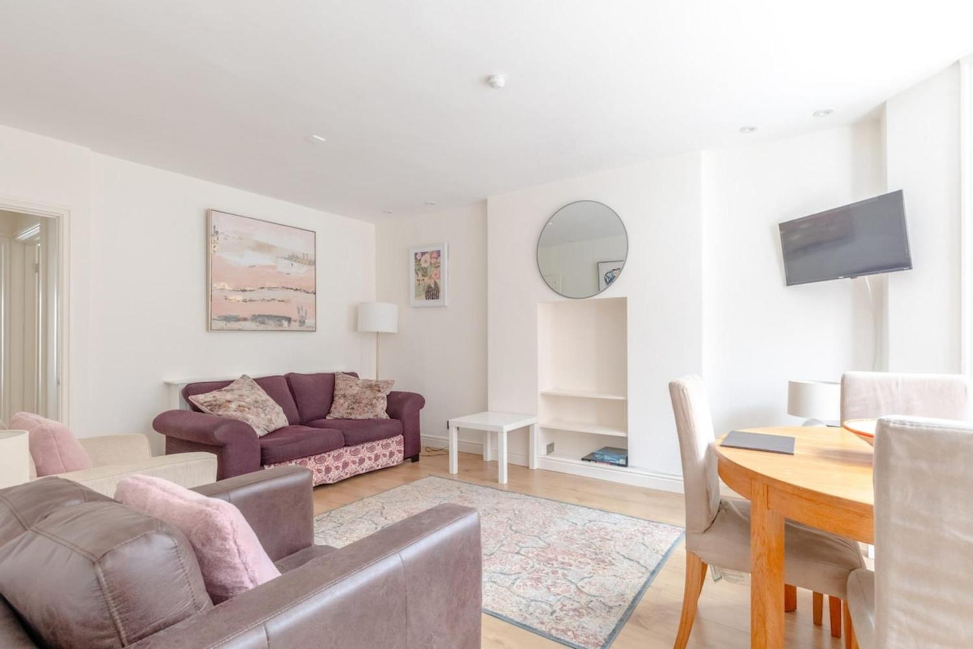Beautifully Presented 2bd Flat Wpatio- Kensington Lejlighed