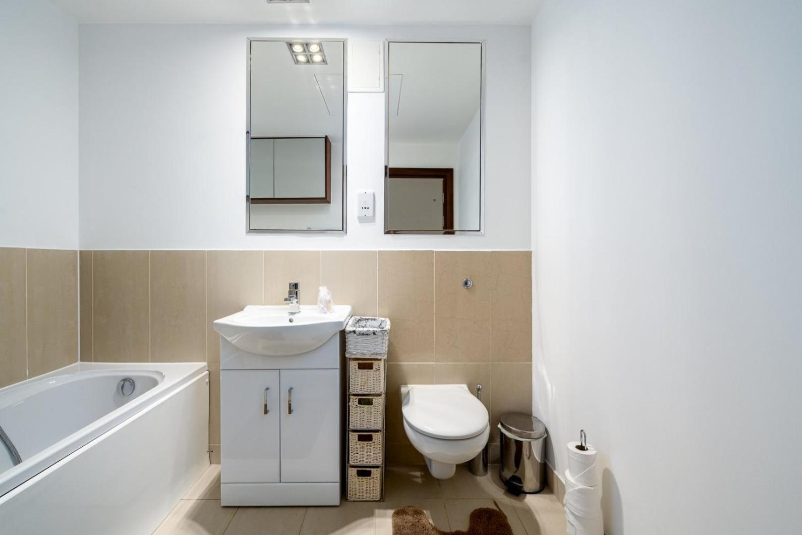 Appartamento Guestready - Riverside Retreat In Battersea Londra