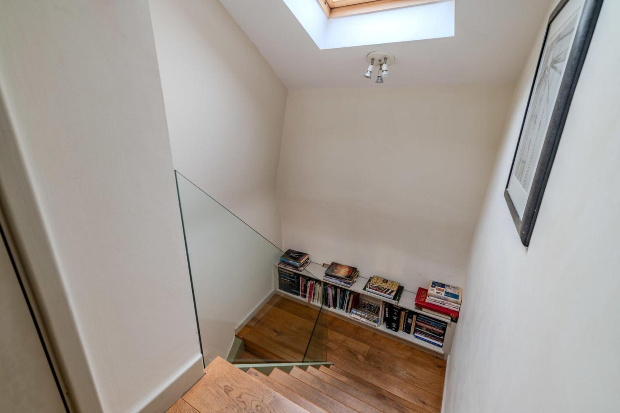 Beautiful Three Bedroom House In West Londra