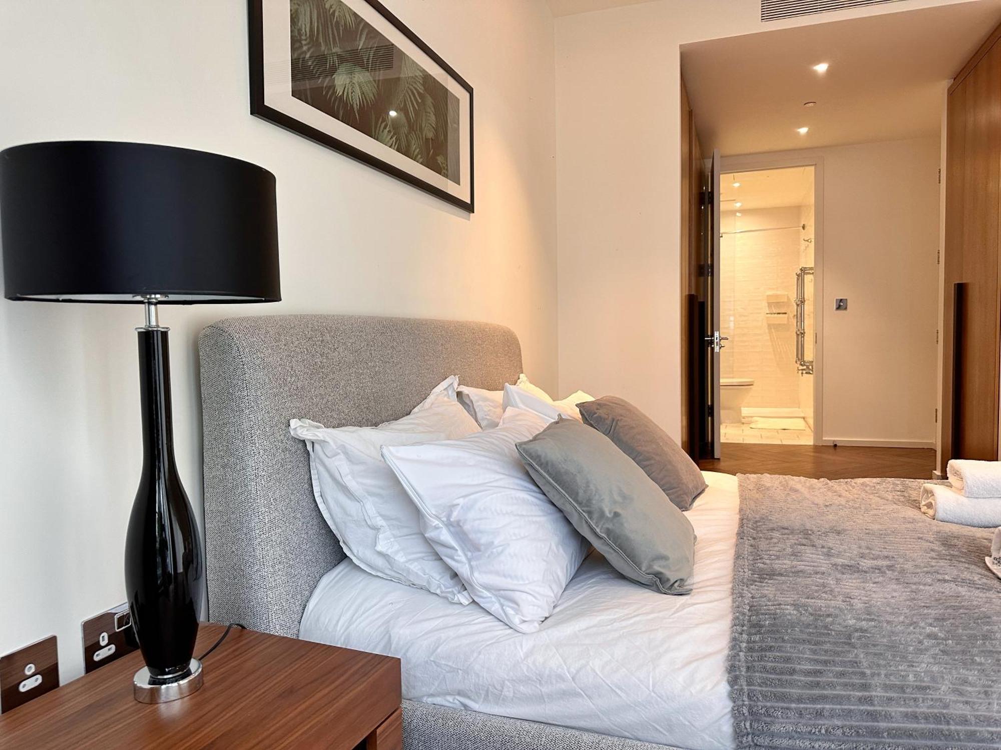Luxury 2bed 2bath In Nine Elms In Modern Development Apartment