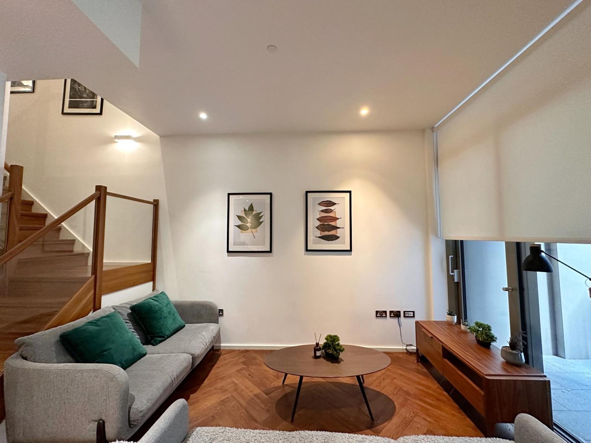 Luxury 2bed 2bath In Nine Elms In Modern Development Apartment *