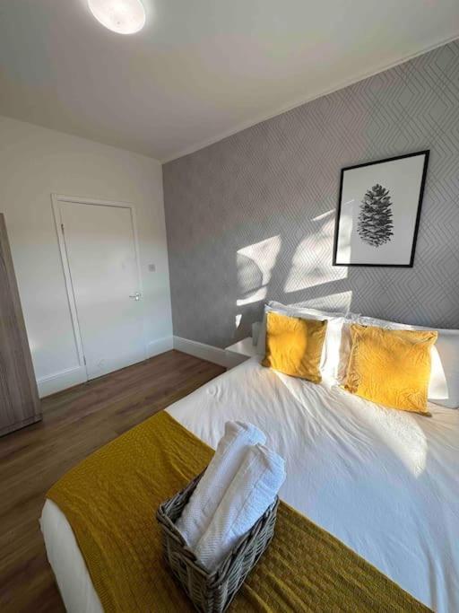 2 Bed Sofa Bed Up To 6 *