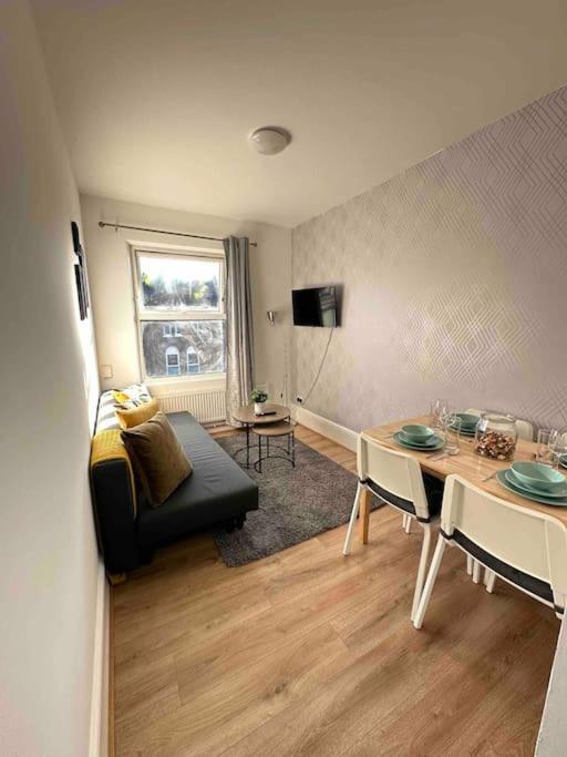 2 Bed Sofa Bed Up To 6 * London