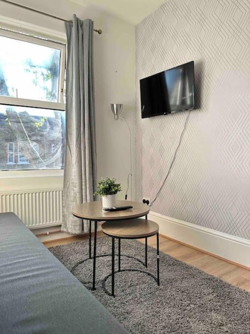 2 Bed Sofa Bed Up To 6 *
