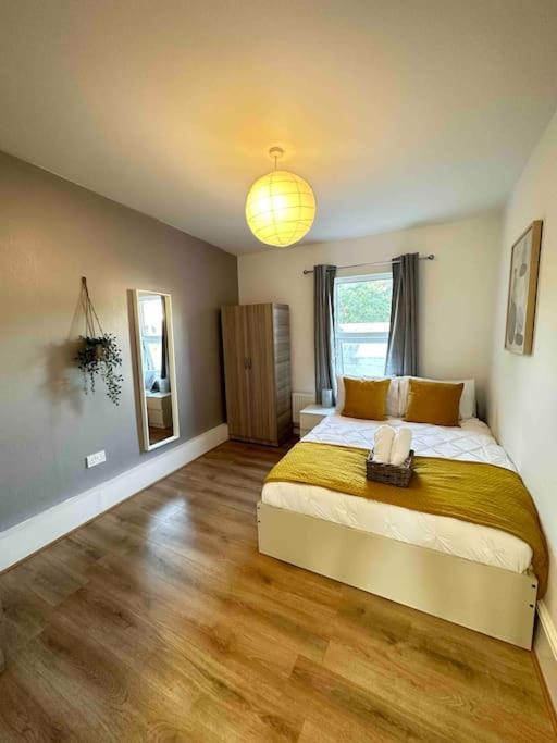 2 Bed Sofa Bed Up To 6 * London