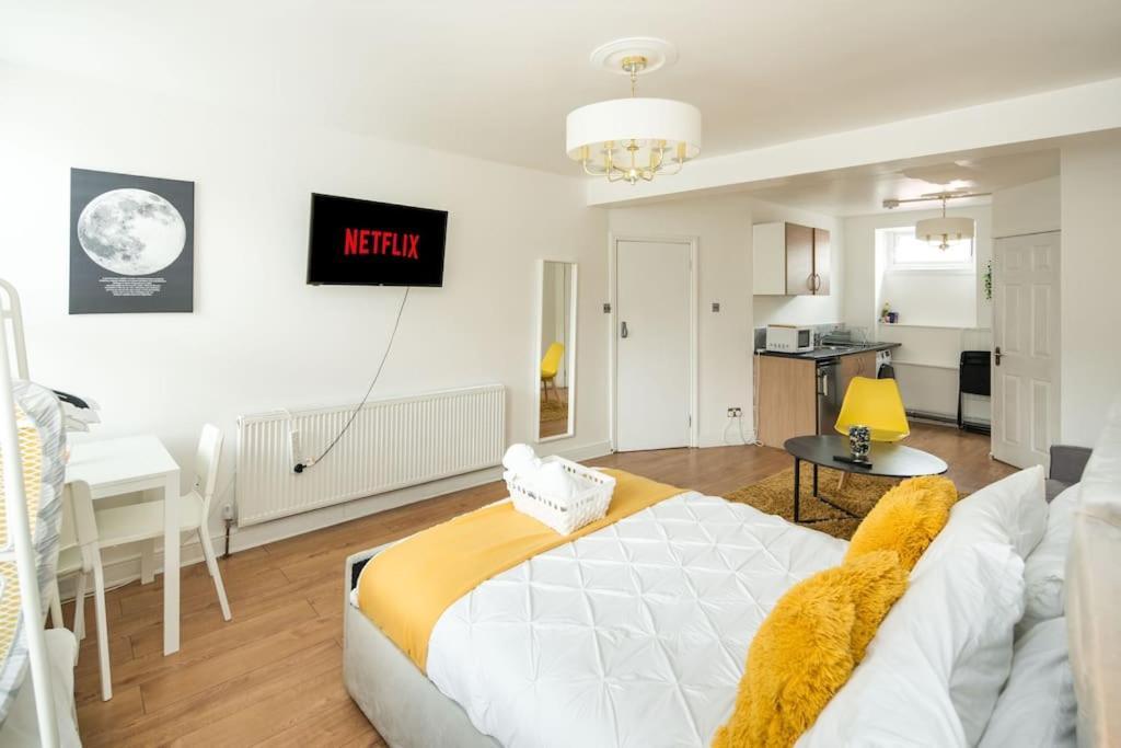 Spacious For Up To 4! Sofa Bed Appartamento Londra