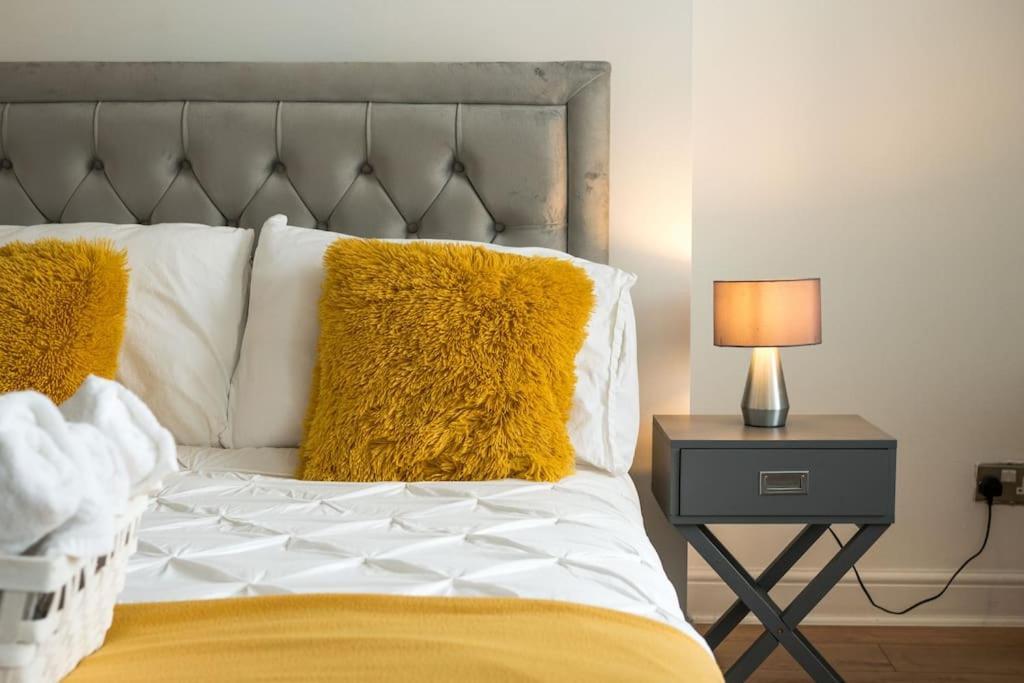 Spacious For Up To 4! Sofa Bed Appartamento Londra