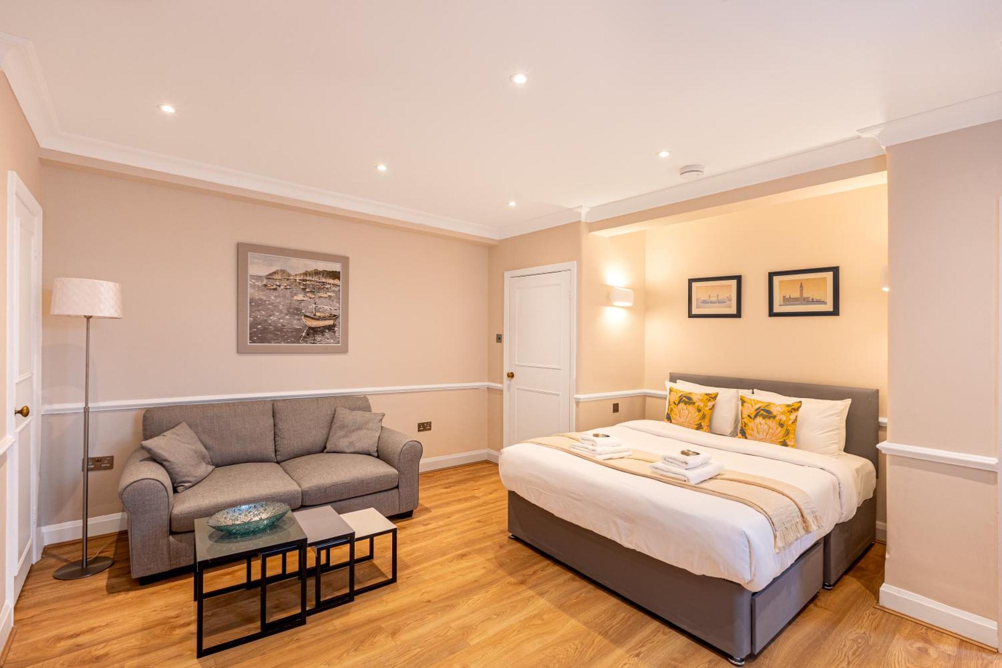 Charming In Prestigious Chelsea Appartement *