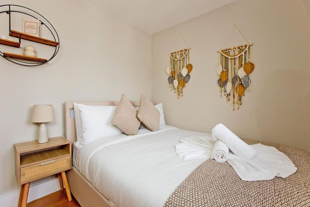 Imperial Hogarth Road -4th Floor Apartment London