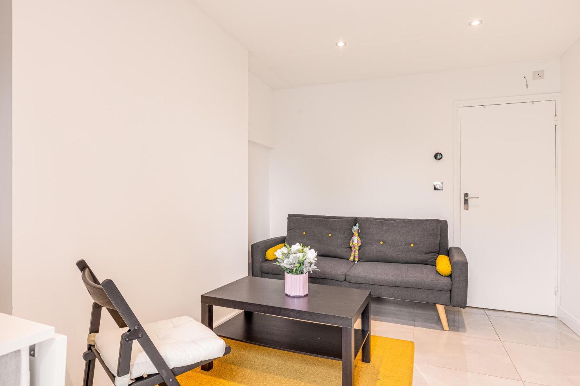 With Private Garden, 2min Tube Appartement Londen