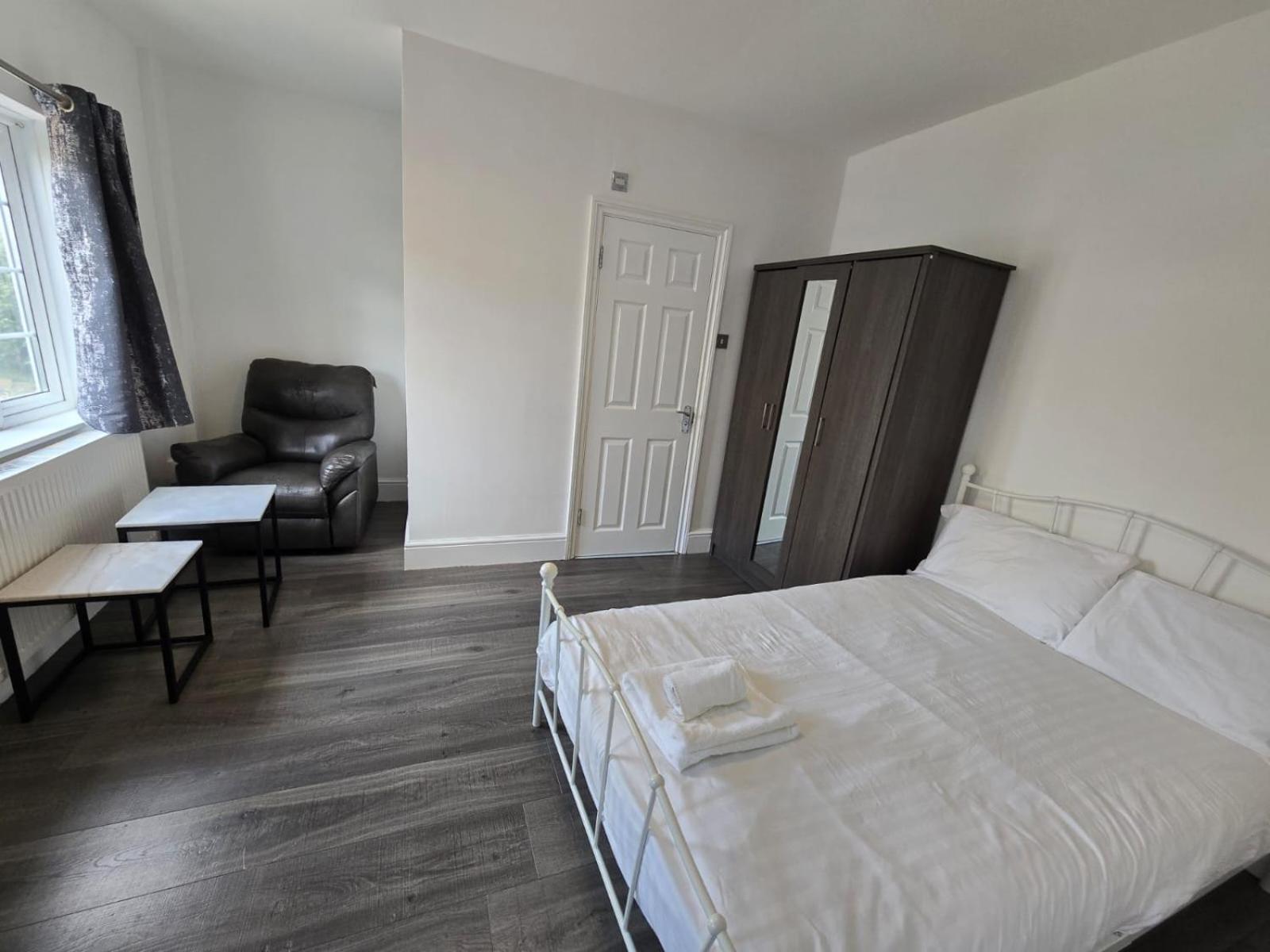 Holiday home Limehouse Townhomes Modern 4-bedroom, 3-bathroom Townhome With A Private Garden