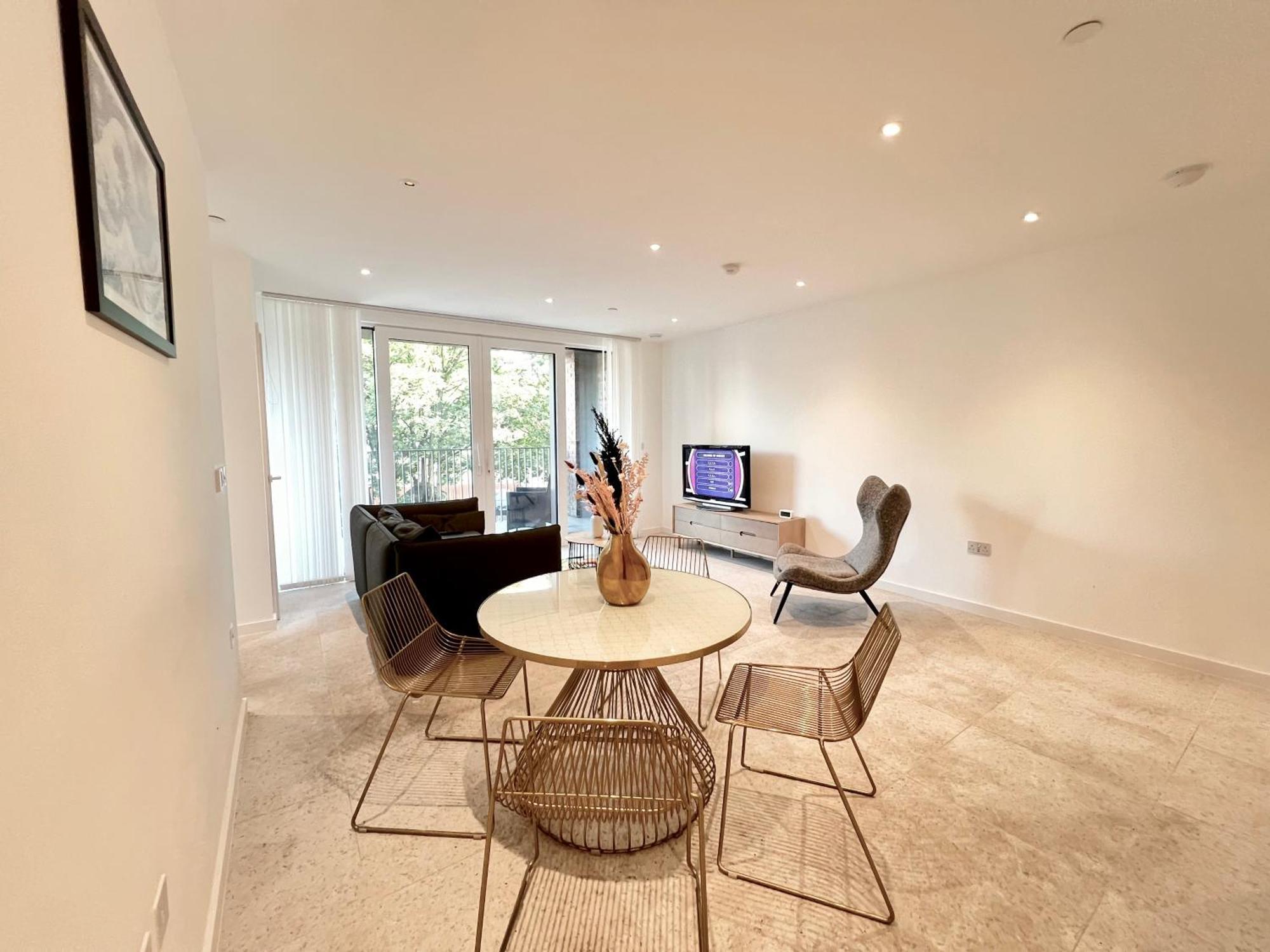 Whitechapel Superior Apartment