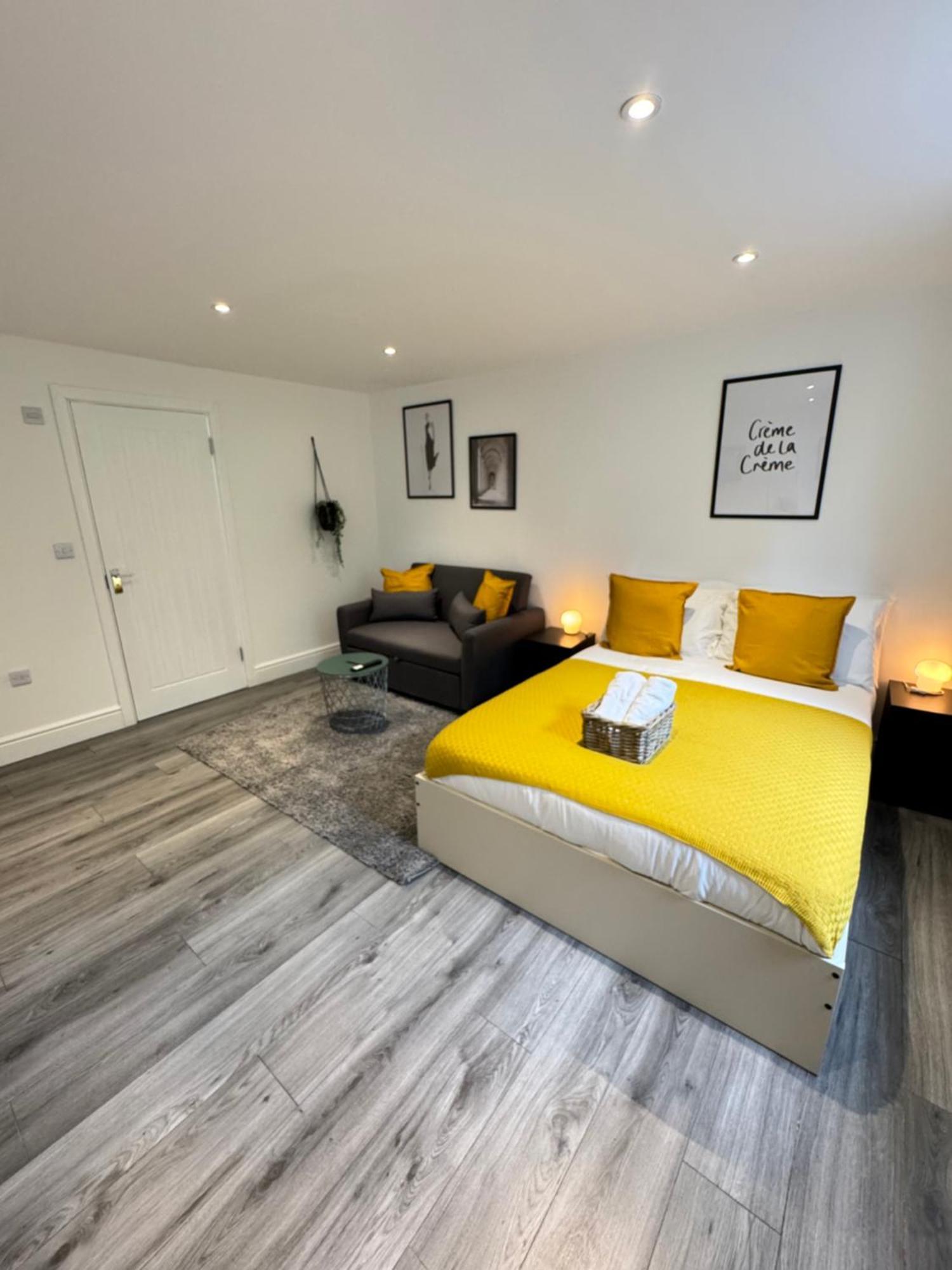 En-suite Bedroom For Up To 4! Sofa Bed - Near Stratford Gæstehus *