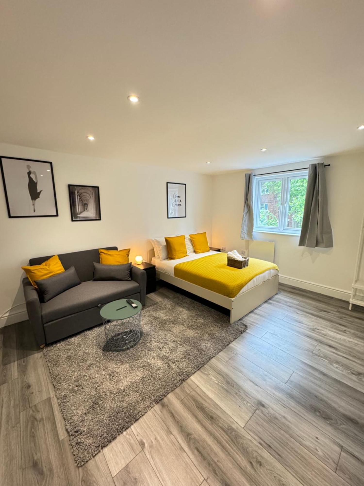 En-suite Bedroom For Up To 4! Sofa Bed - Near Stratford Gæstehus *